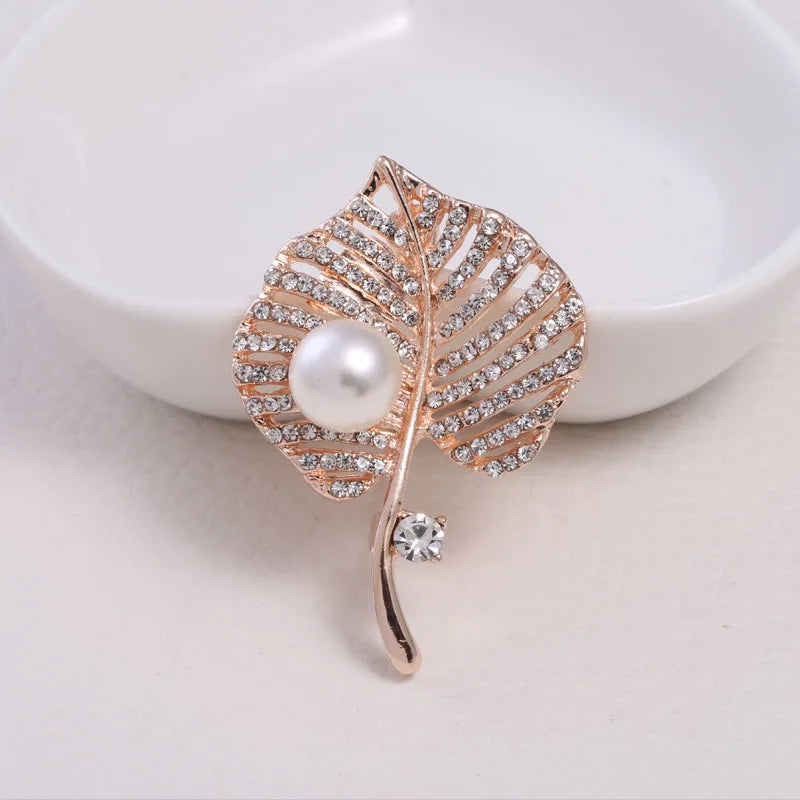 Brooch Gorgeous Lapel Pin Vintage Wreath Large Pearl Fallen Leaves Badge