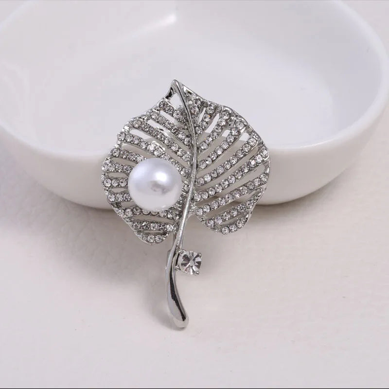Brooch Gorgeous Lapel Pin Vintage Wreath Large Pearl Fallen Leaves Badge