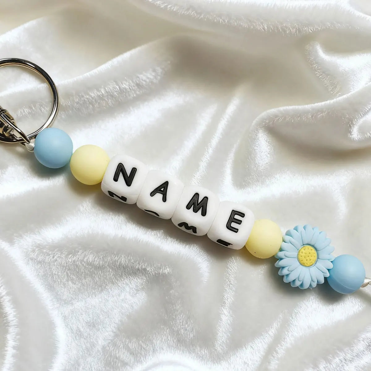 1 personalized custom daisy silicone keychain, beaded keychain,
