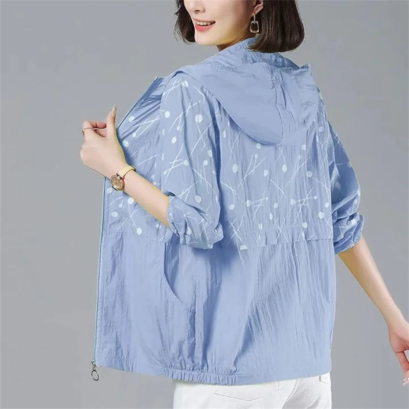 Short Jacket Breathable Hooded Style Ladies Outerwear