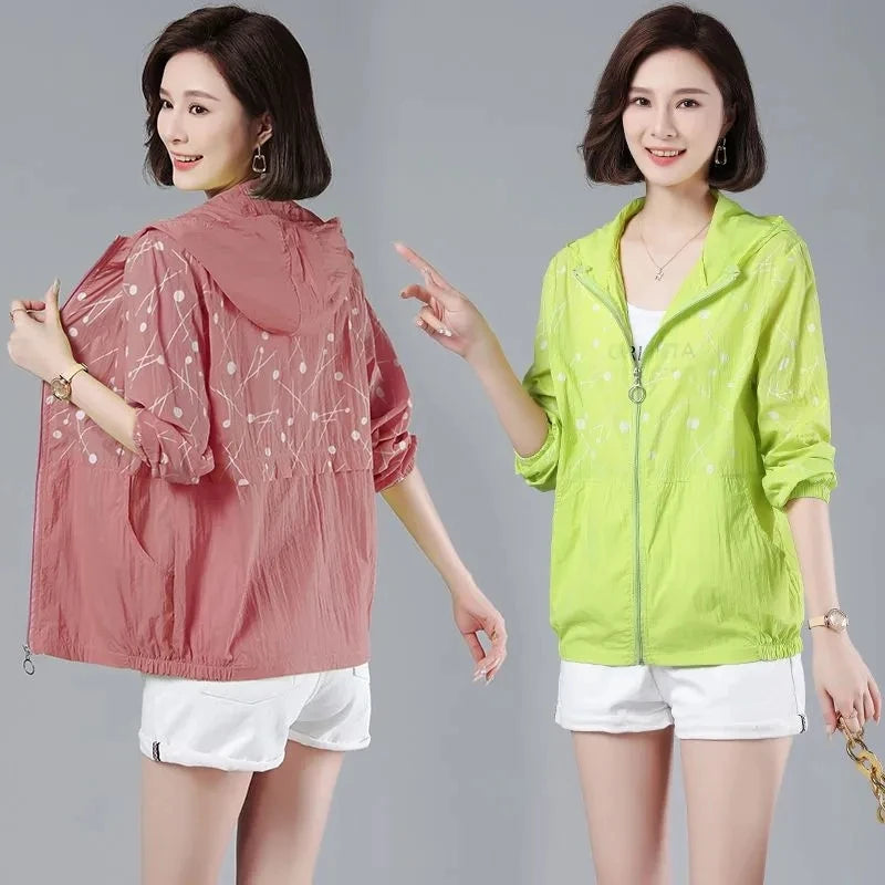 Short Jacket Breathable Hooded Style Ladies Outerwear